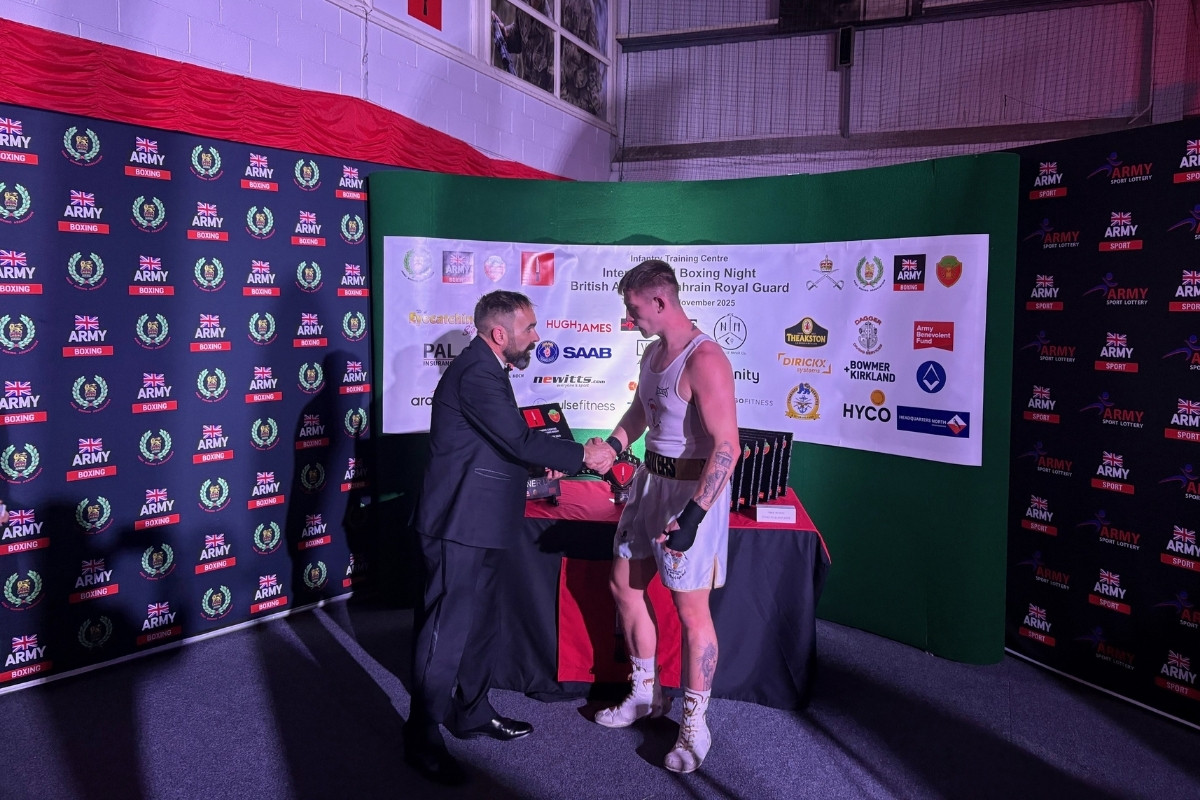 Ben Presenting Award At ITC Catterick